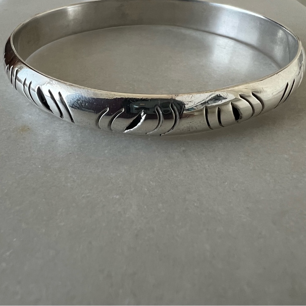 Taxco Mexico Silver Bangle Bracelet with Slit Design - Picture 9 of 9